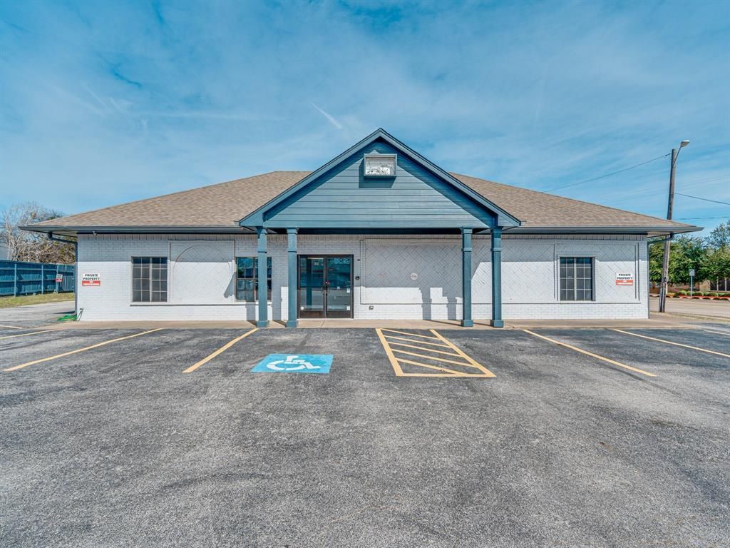 525 E Main St, Midlothian, TX 76065